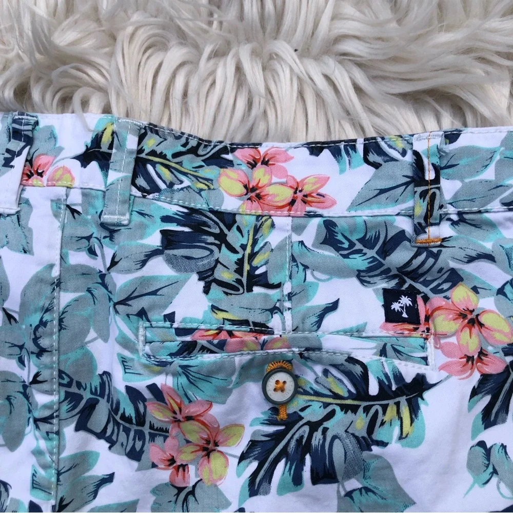 Cactus Man Hibiscus Floral Hawaiian 5-pocket Shorts, size 29